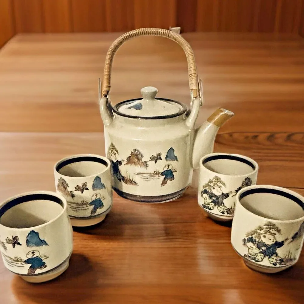 Teapot japanese  with bamboo Handle and 4 cups Vintage